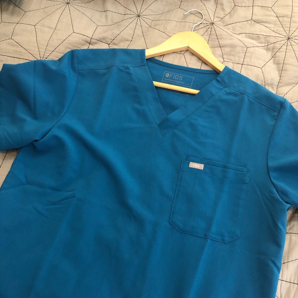 Figs scrub top size:L